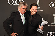 Egon Wellenbrink und sein Sohn, Preisträger Nico Santos beim Audi Generation Award 2018 (©Foto: Martin Schmitz)